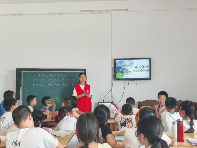 直播带货与爱心课堂双轨并行 黄冈师范学院暑期社会实践助力乡村振兴